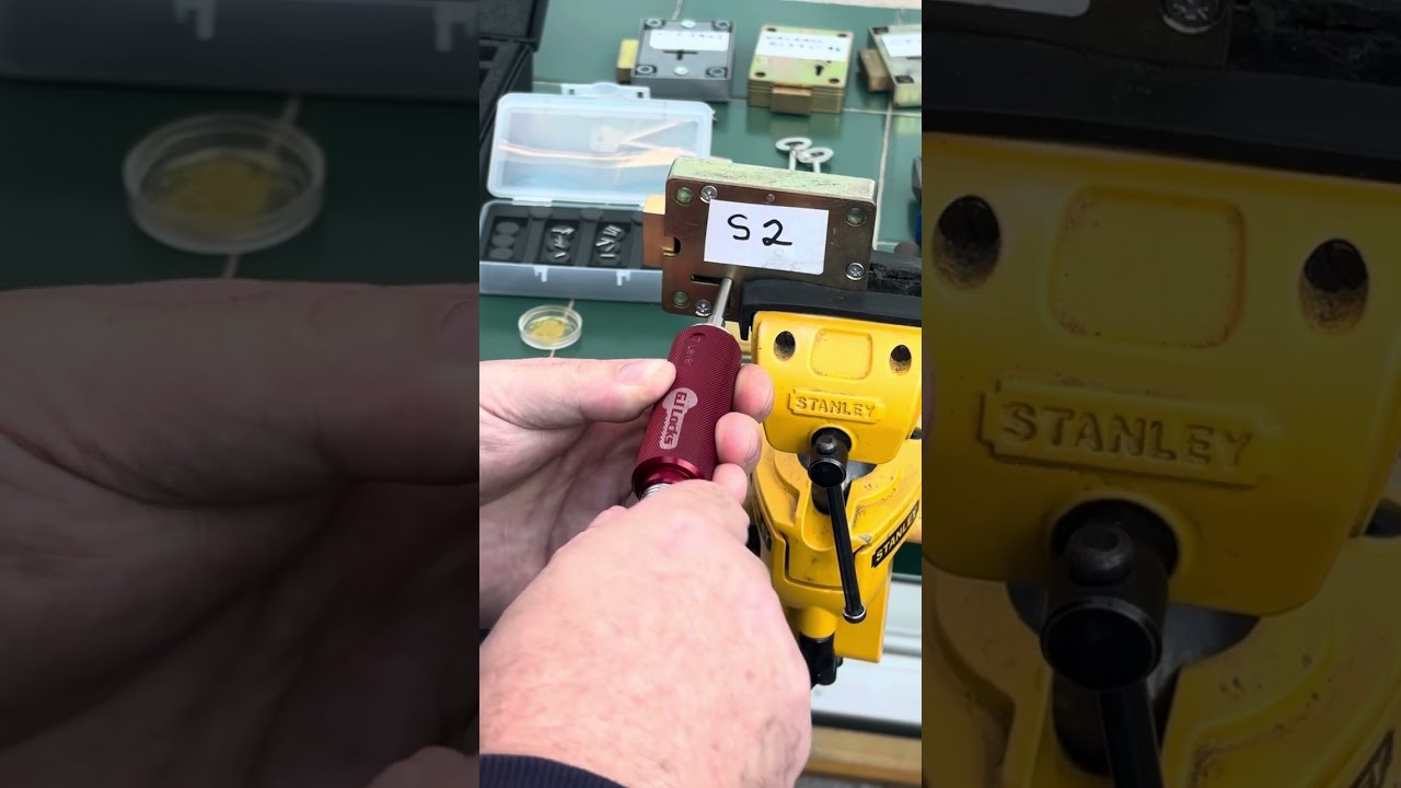 Universal 7 lever safe pick
