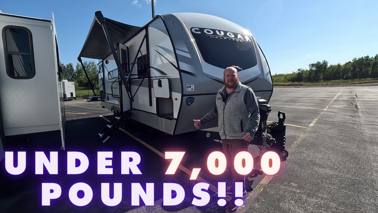 King Bed & Auto Leveling Travel Trailer! 2024 Keystone Cougar Half-Ton 27BHS