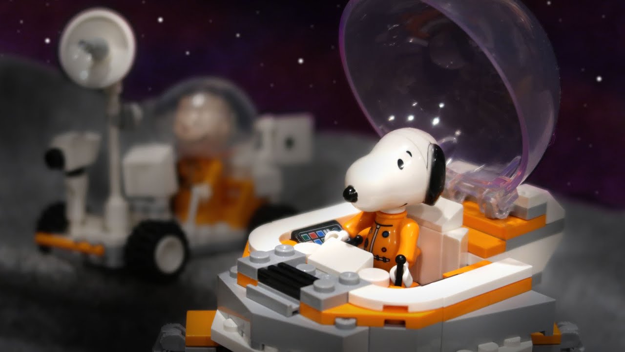 Astronaut Snoopy lands on the Moon  - Linoos Bricks Build | CollectPeanuts.com