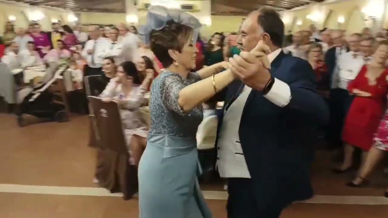 PASODOBLE ESPAÑOL LOS PADRINOS SORPRENDIERON A LOS NOVIOS CON ESTE BAILE.