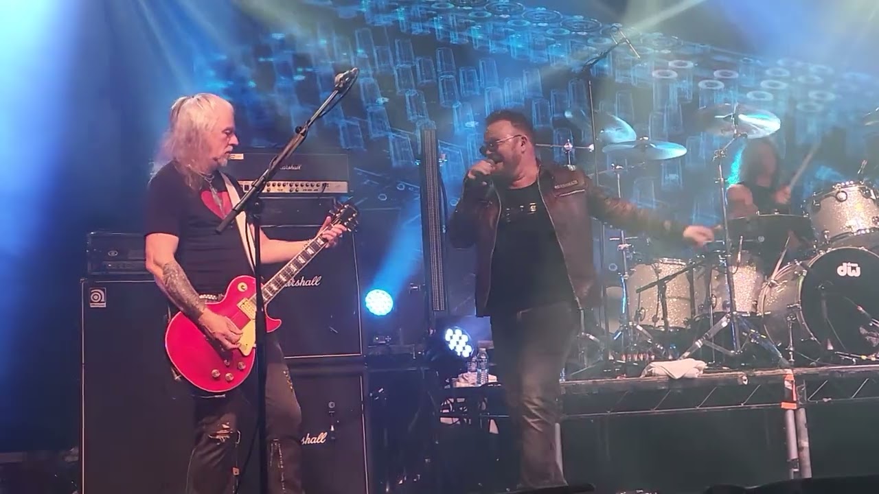 CATS IN SPACE: Presentando a los muaicos en el Firefest (Manchester Academy) Manchester 12/10/2024