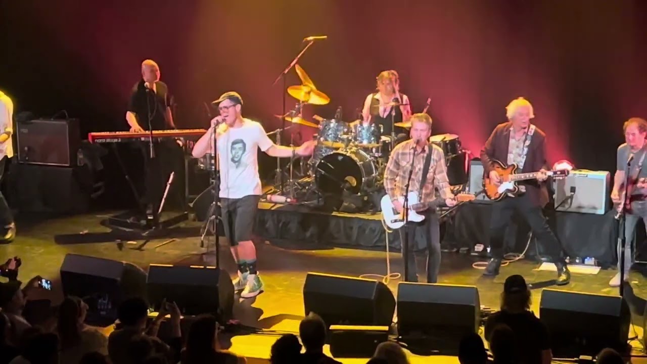 Peter Buck joins Michael Shannon & Jason Narducy -“Crazy” by Pylon - live Portland OR - R.E.M. tour