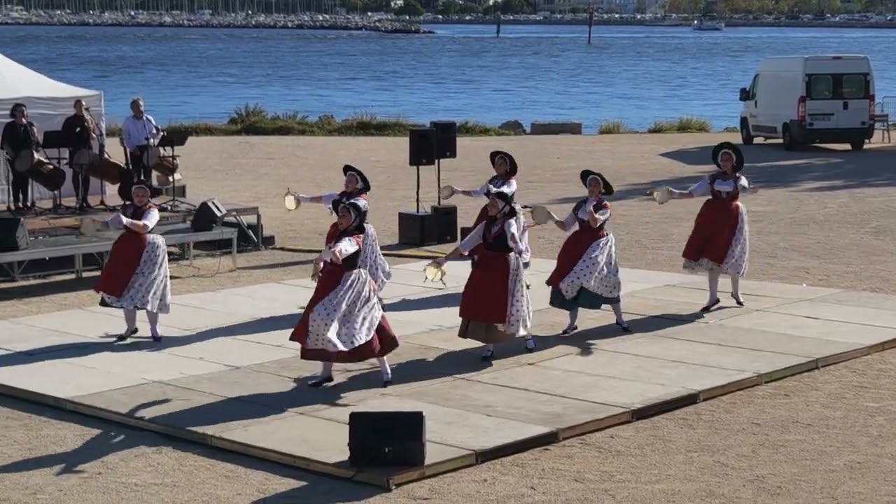 La Capouliero de Martigues pendant la fête de la chataigne 2024 à Martigues- Les  Tambourins