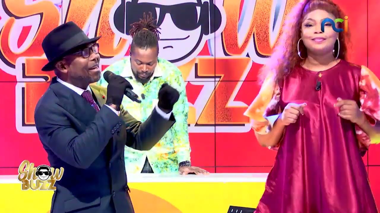 Frost Olly en prestation dans Showbuzz