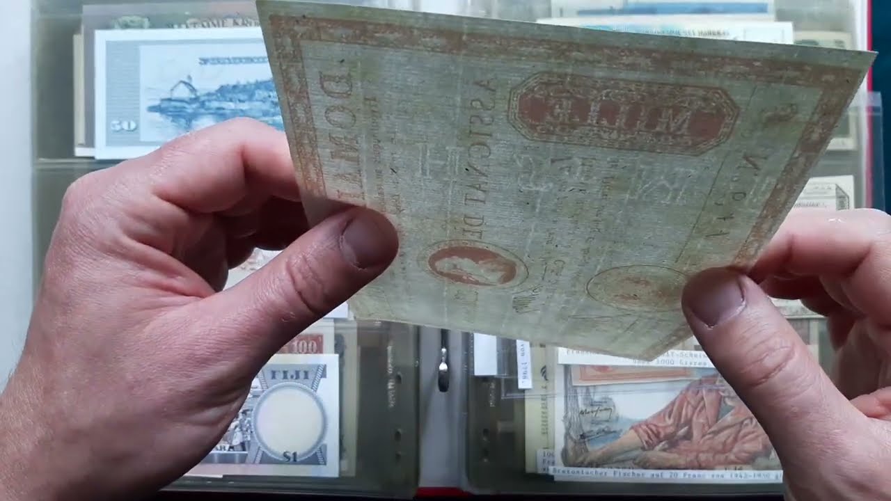 1️⃣ мегакрута колекція банкнот в 2-х папках-альбомах з усього світу 💰
