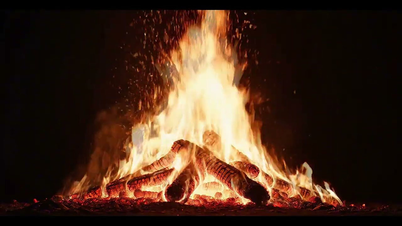 Wood Fire Crackling & Warm Glow |  A comfortable outdoor atmosphere.