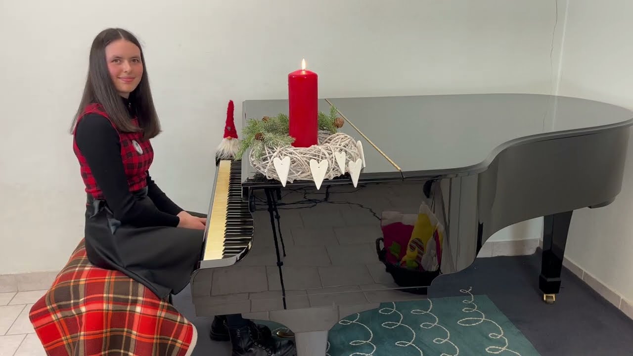F. Gruber: Stille Nacht, heilige Nacht (Silent Night Holy Night) - Elena Rossi, piano