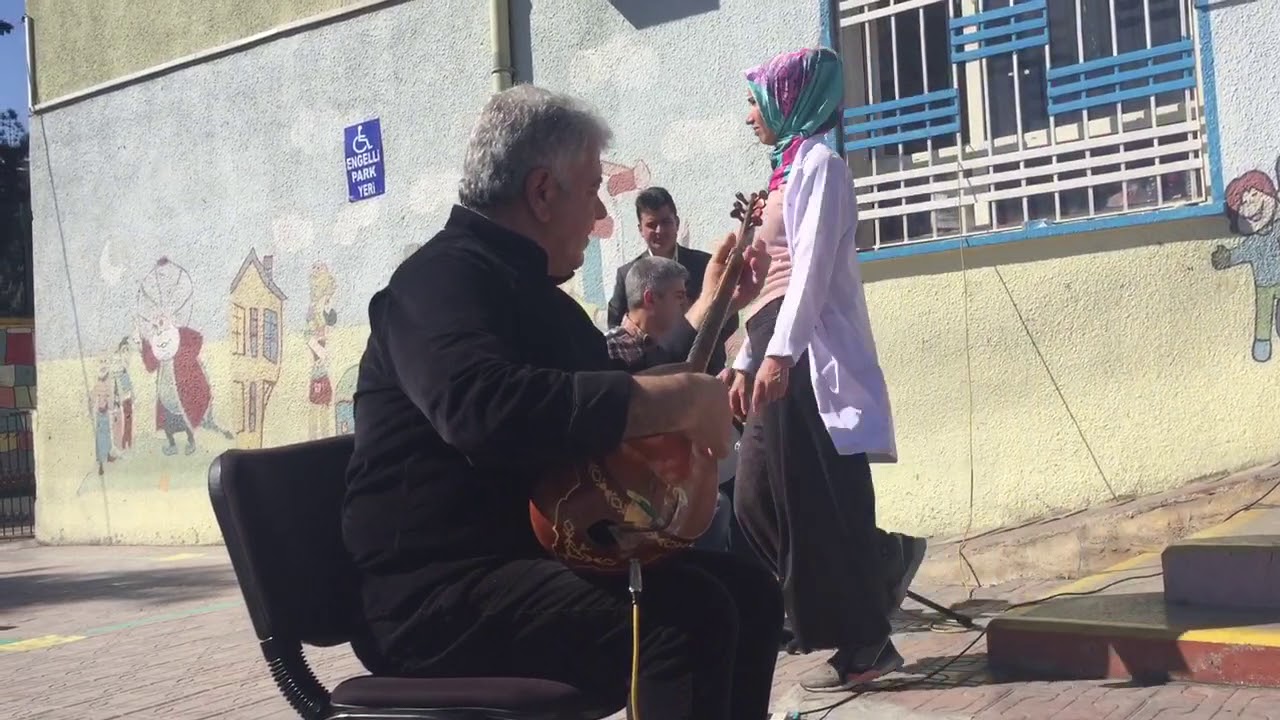 Değerli hocamız Halil BALIKÇIOĞLU ve Cengiz Topel İlköğretim Okulu çoçuk korosu