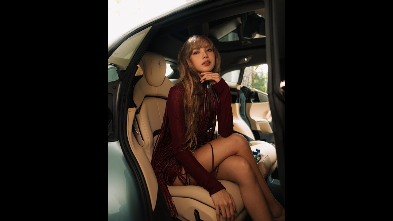 ลิซ่ากับตำนานเล็บหลุด-นางฟ้าF1อ่อนน้อมถ่อมตนกับผู้ใหญ่เสมอ-โฉมหน้ามือซูมหน้าลิซ่า-ภาพสวยๆมาอีกจ้า