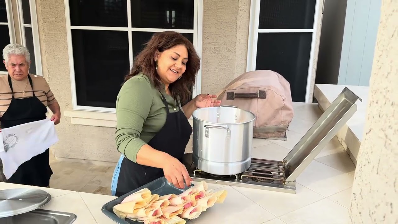 Asiendo tamales para el dia 2 de Febrero dia dela candelaria 🥰