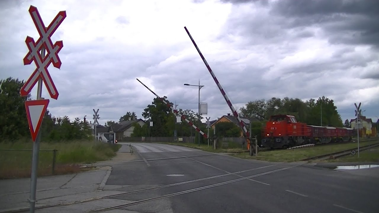 Spoorwegovergang Laa an der Thaya (A) // Railroad crossing // Bahnübergang