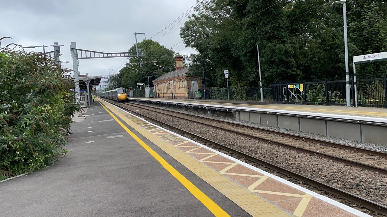 Great Western Railway and TFL Rail Trains at Maidenhead on September 25th 2021
