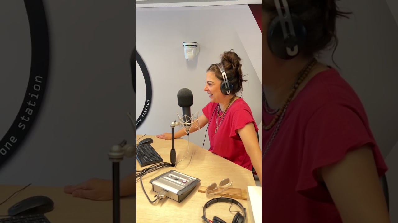 INTERVISTA a RADIO DEEJAY con Laura Antonini, per presentare il romanzo IL BLUES DELLA FURIBONDA