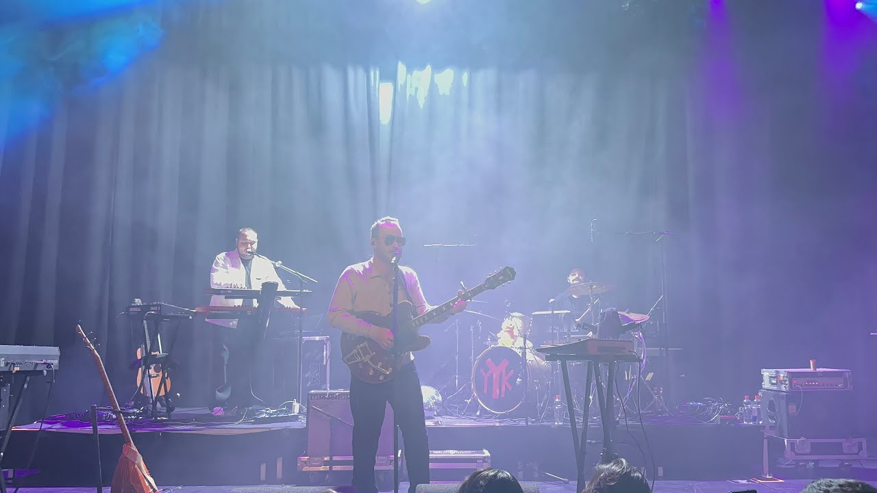 Yüzyüzeyken Konuşuruz -  Ne Fark Eder, Benimle Kayboldun (Amsterdam Q-Factory Konseri 05-04-2025)