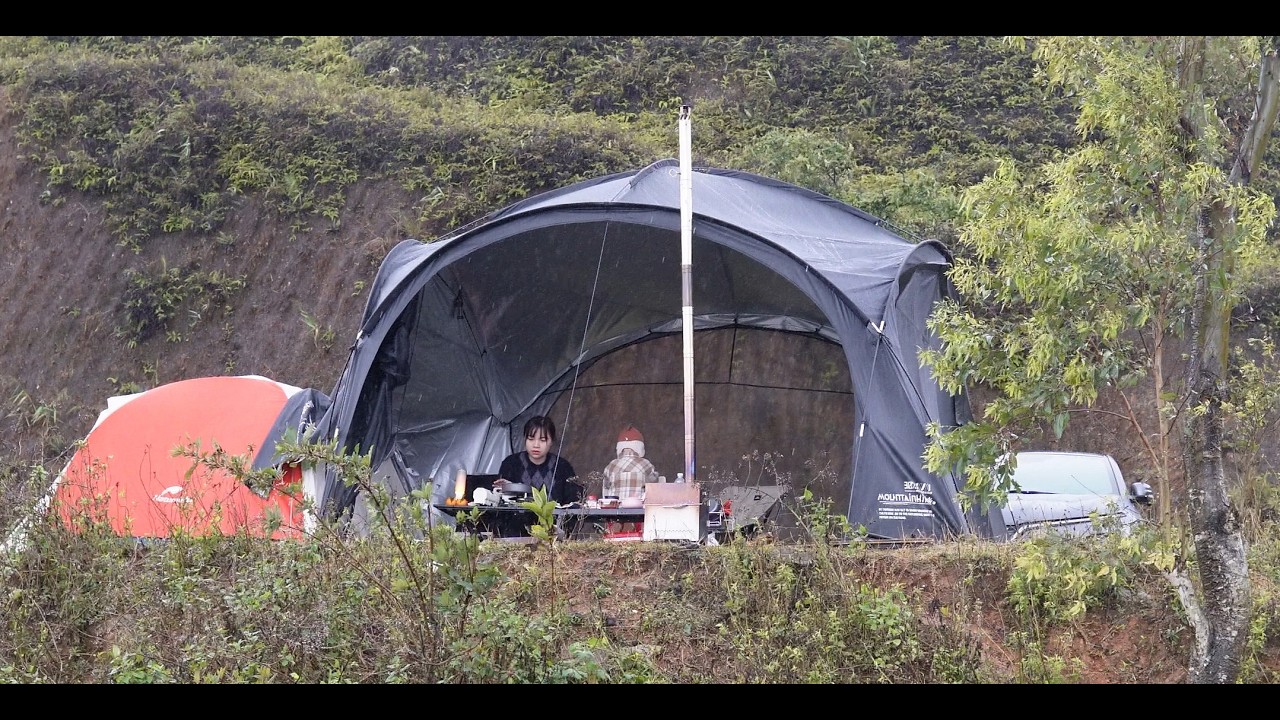 Camping in the high mountains - Mist and fog - Rain and wind - Ta Xua