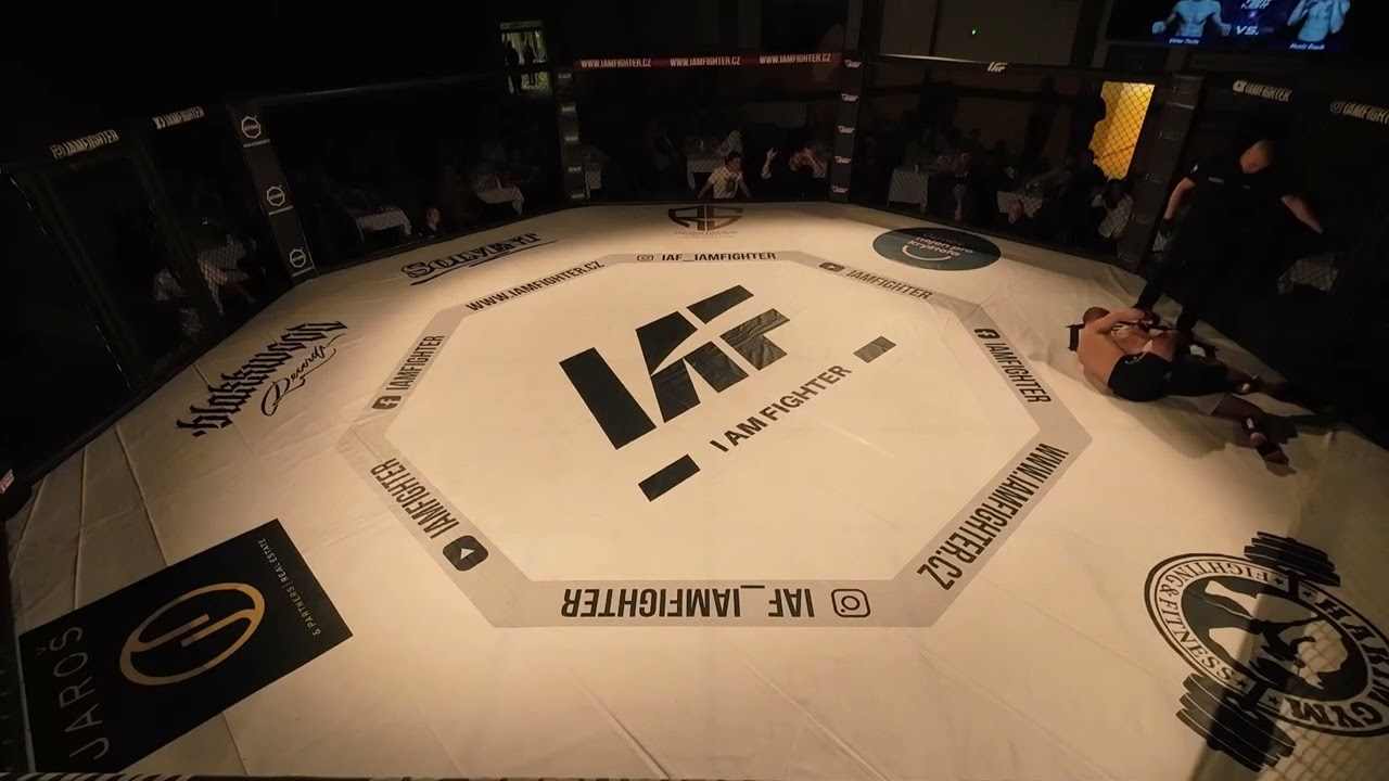 Viktor Theile (modrý) vs. Matěj Řepík (červený)