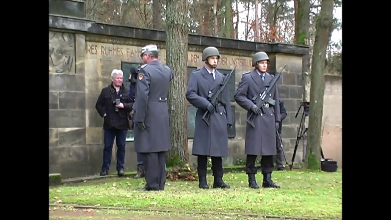 Kranzniederlegung auf dem Nordfriedhof Dresden - Volkstrauertag 2017