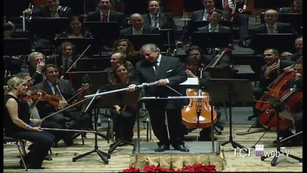 Concerto di Capodanno al Teatro Carlo Felice Il M° Renzetti dirige Star Wars con la spada Laser
