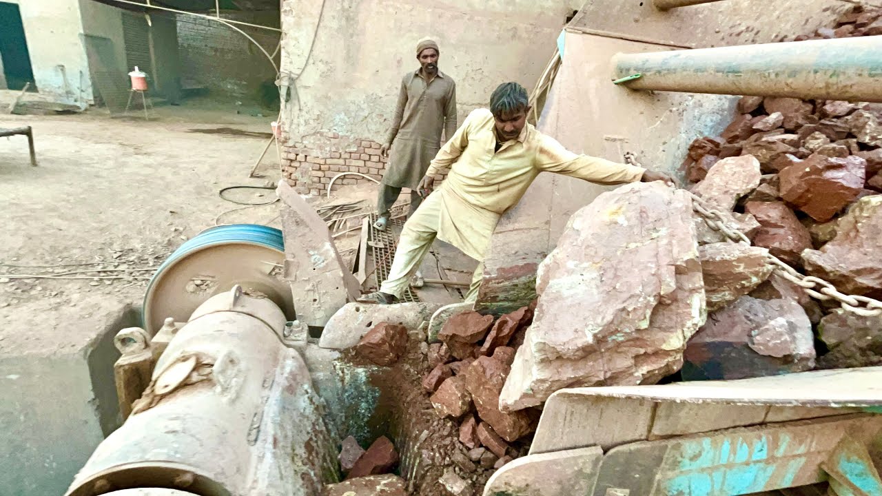 GIANT How to STONE 🪨 CRUSHER works? 💪 How to CRUSH ROCKS? ⚒️ Jaw Rock Crusher