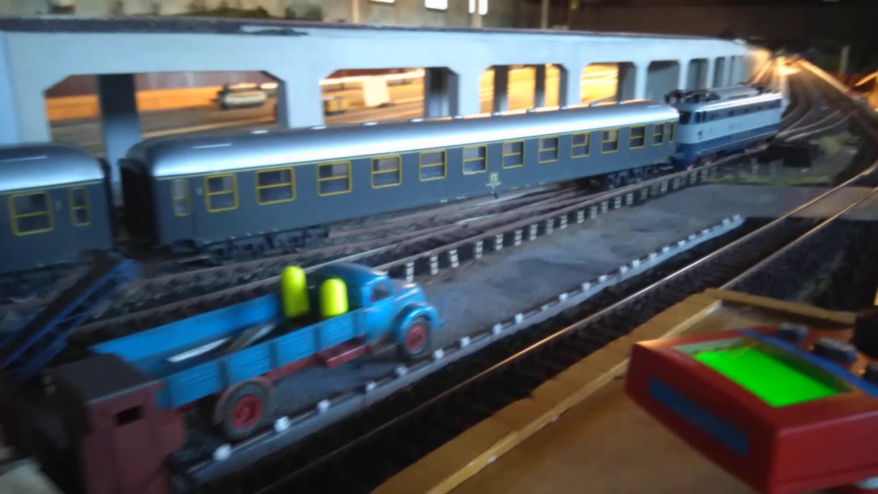 E444 Lima vor Schnellzug Spur 0