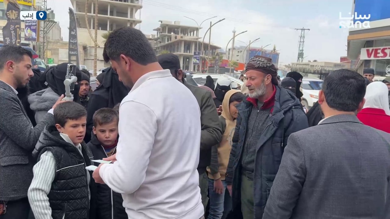 إدارة المنطقة الشمالية في محافظة إدلب تؤمن كسوة العيد لـ 50 طفلاً من أبناء الشهداء