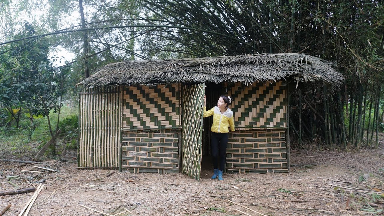 Building Doors and Walls with Bamboo - 17-Year-Old Girl Uses Bamboo to Build Her Own Bamboo House