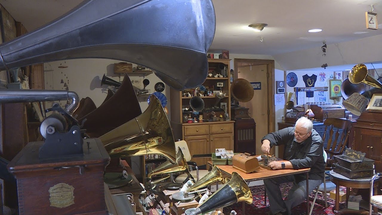 Lexington collector has more than 200 antique phonographs