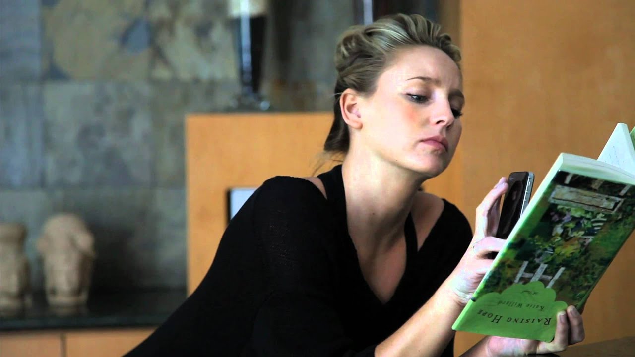 The iPhone 4S: Siri for Blondes PARODY