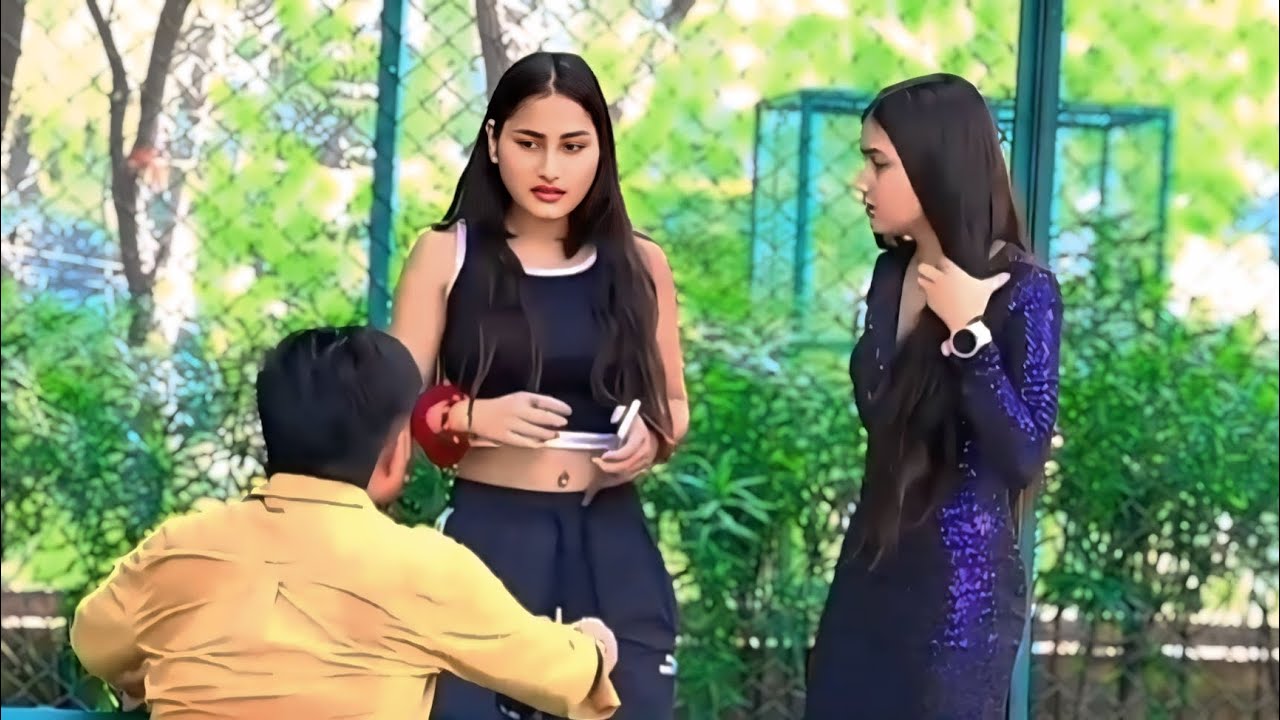 सबके सामने किया प्यार का इज़हार 💍“जब प्यार सच्चा हो, तो झुकने में भी शान होती है ❤️ कुछ बदल गया 😔 