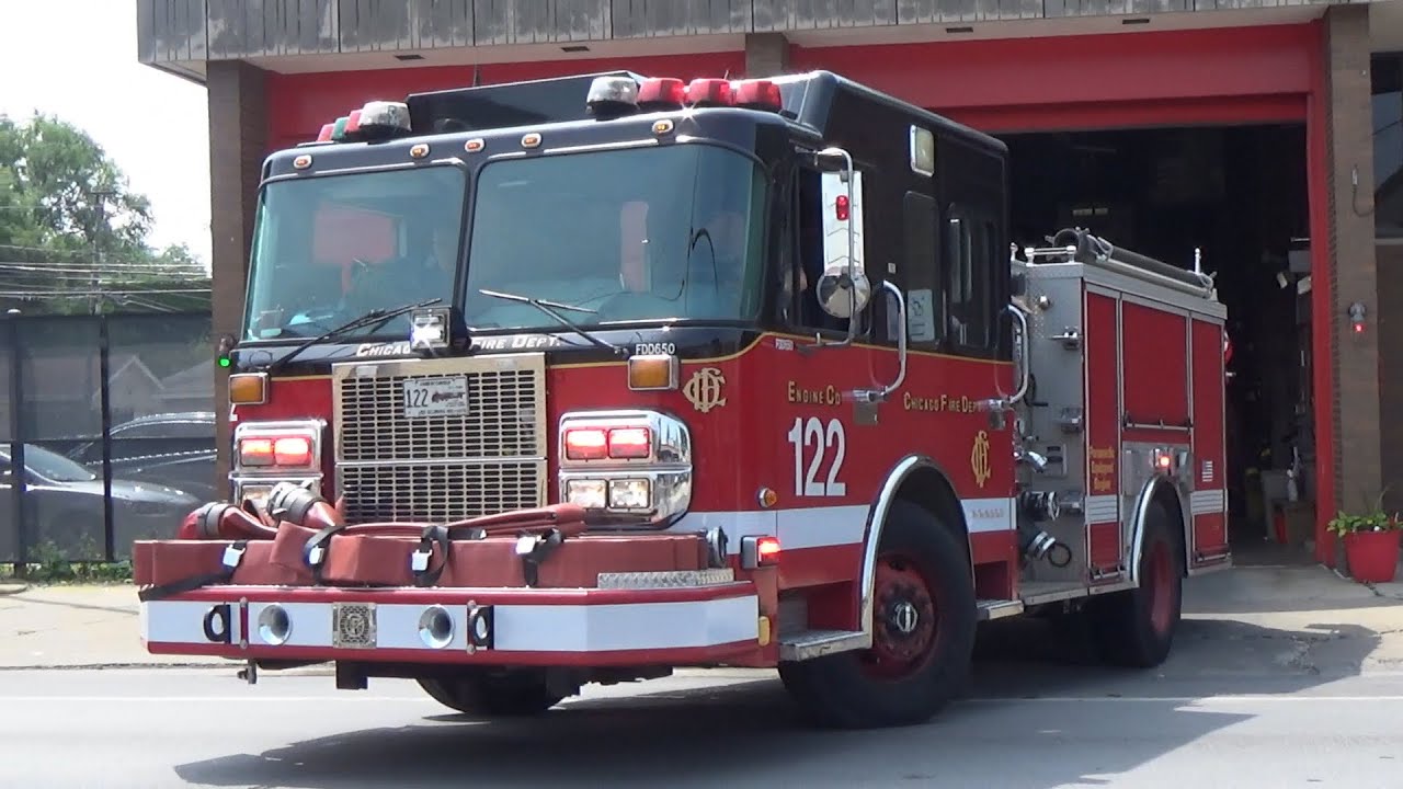 Chicago Fire Department Engine 122, Field Chief 4-5-9 & Ambulance 24 Responding