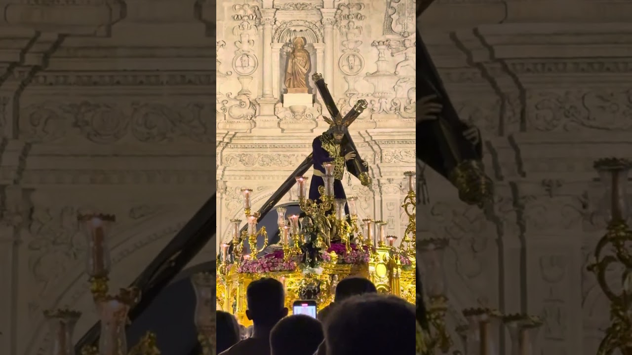 Entrada del Nazareno de Guadix con “Al Rey de los Reyes”