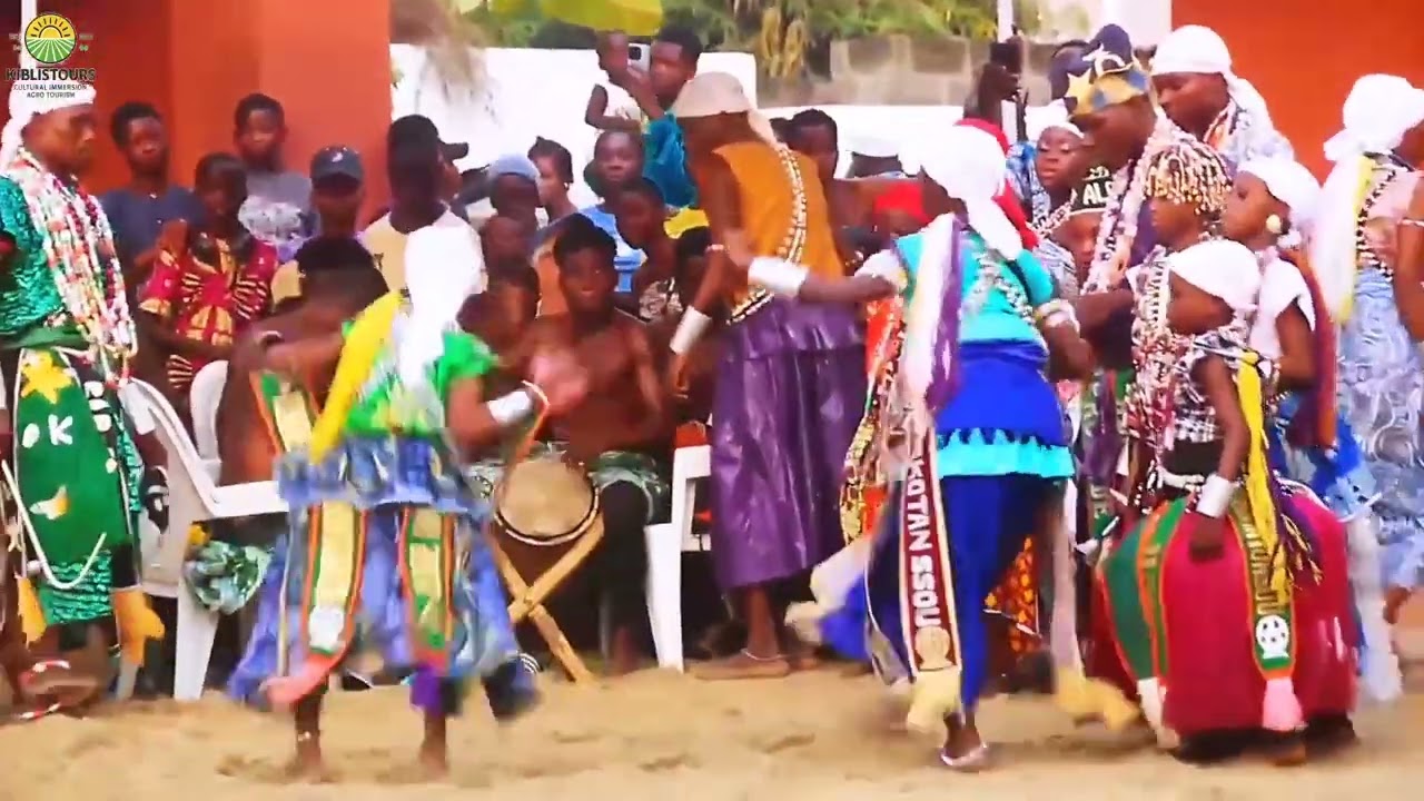 Danse des adeptes du vodun Sakpata 
