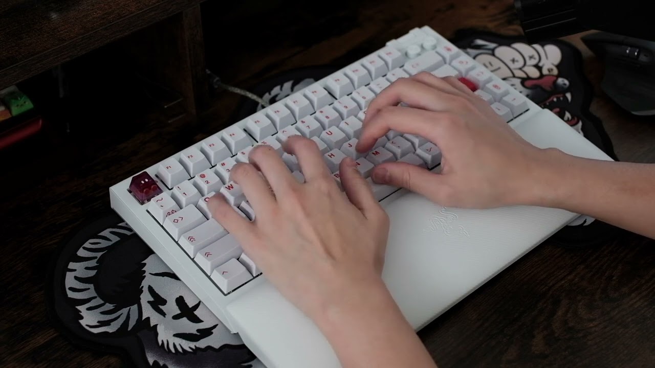 Razer Blackwidow V4 75% typing sounds (PBT keycaps)