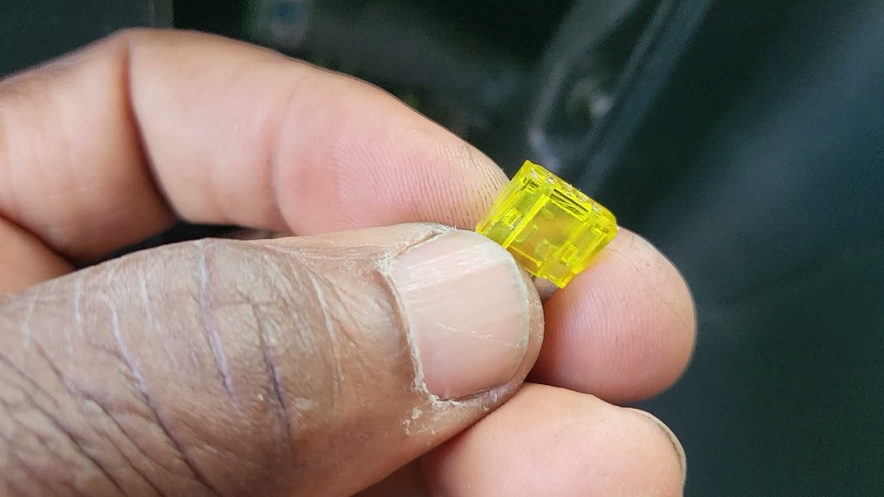 How To Fix your 2002-2006 Honda Crv  Rear Cigarette Lighter Socket And Fuse Location Part 1
