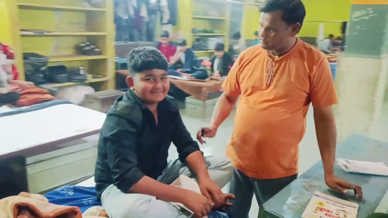 हॉस्टल में बच्चों के साथ