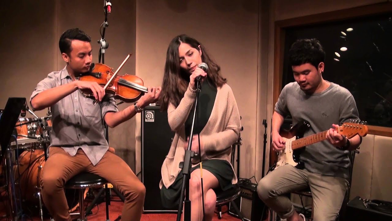 อยากฟัง (Whisper) - Violette Wautier [AtimeVolumeUp Live]