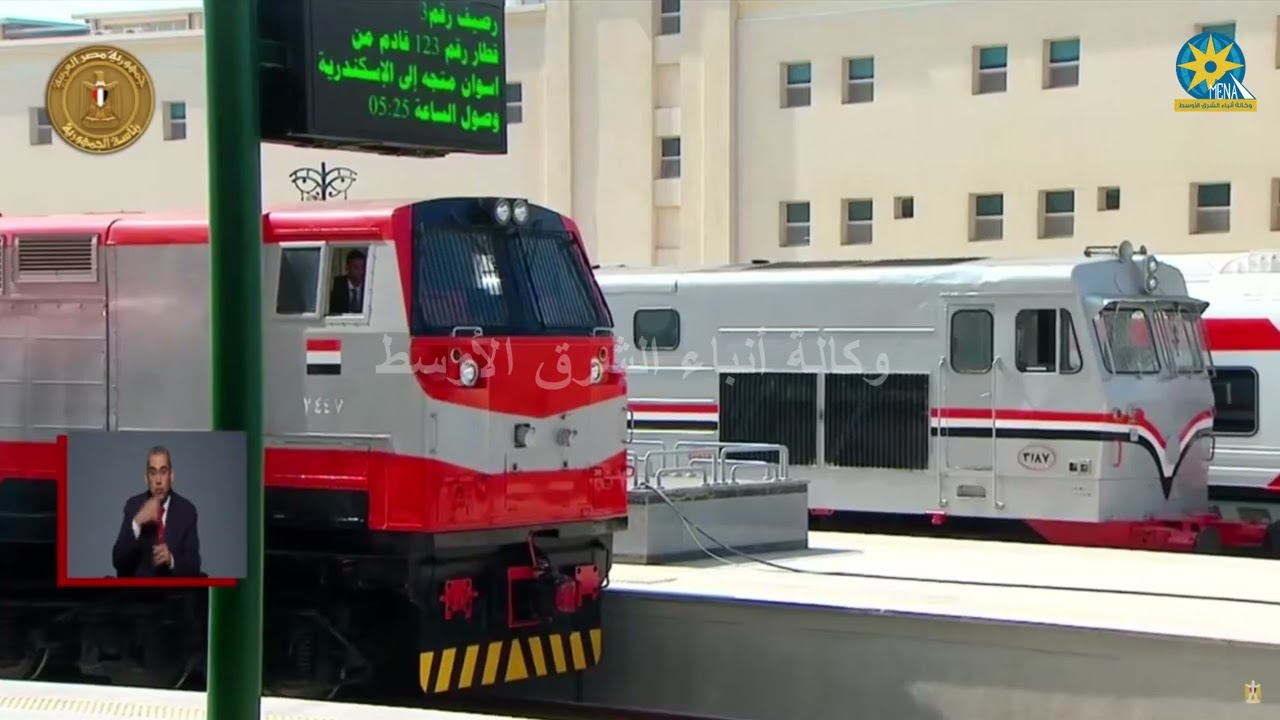 الرئيس السيسي يقوم بجولة تفقدية داخل محطة قطارات صعيد مصر ببشتيل