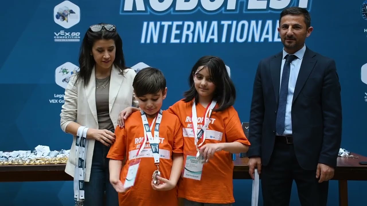Kaspi Liseyinin şagirdləri 