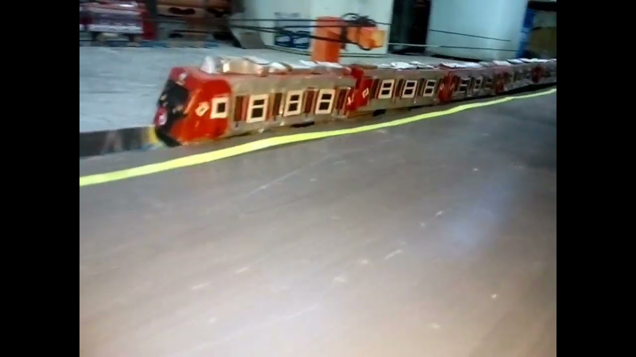 Trem da CPTM Chegando na Estação | Feito de caixinha de pasta de dente