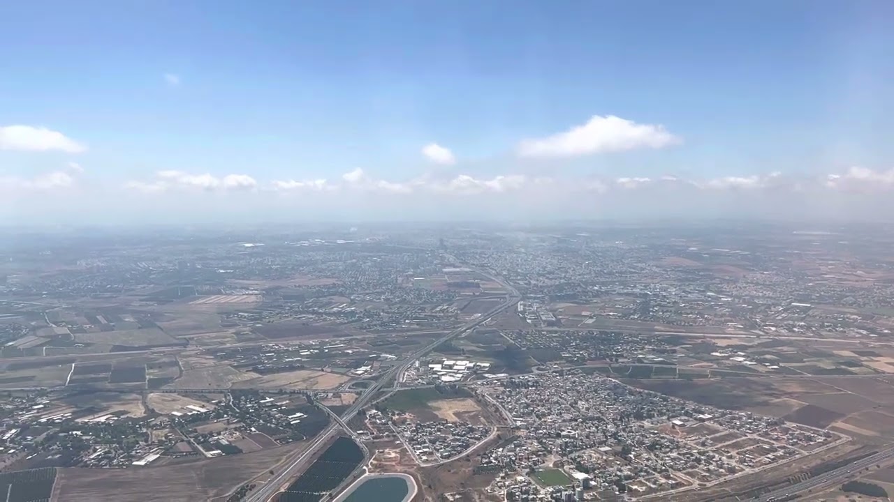 Austrian Airlines airbus A320 approach and landing in Tel Aviv, Israel