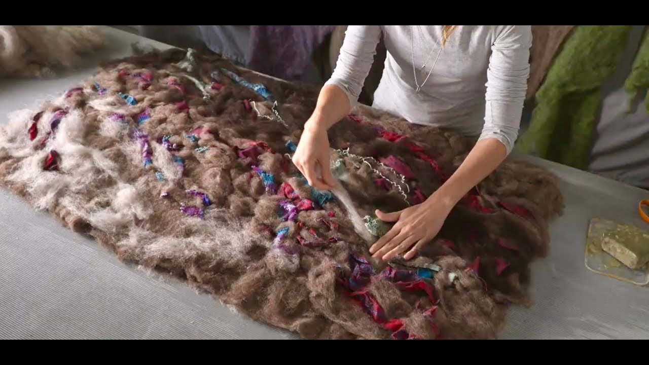 Upcycling &ndash; Wet Felting Amuse Wall Hanging