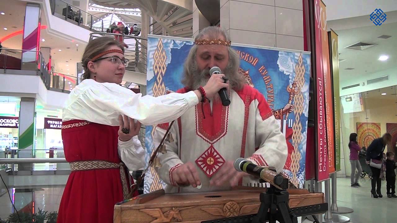Выступление гусляра Любослава (Александра Субботина) на фестивале 