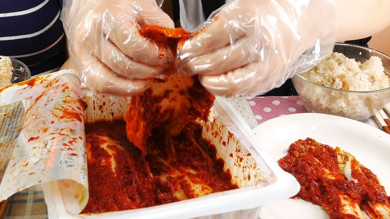 진짜 맵고 맛있는 실비김치에 밥 계란후라이 반숙, 갓 구운 스팸 (후식은 딸기라떼) very spicy kimchi SILVI 한식먹방 MUKBANG EATINGSHOW