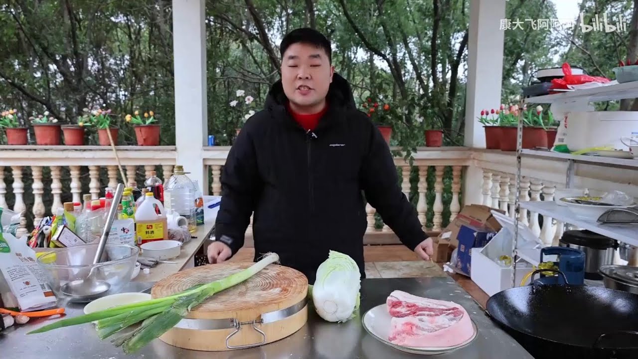好兄弟伞子回国来抚州了，给他安排一顿最爱吃的猪肉白菜炖粉条！