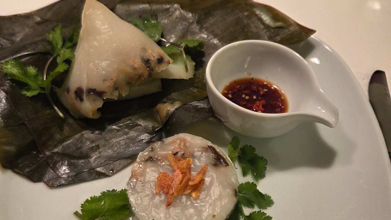 244. Bánh giò nóng hỏi ra lò 