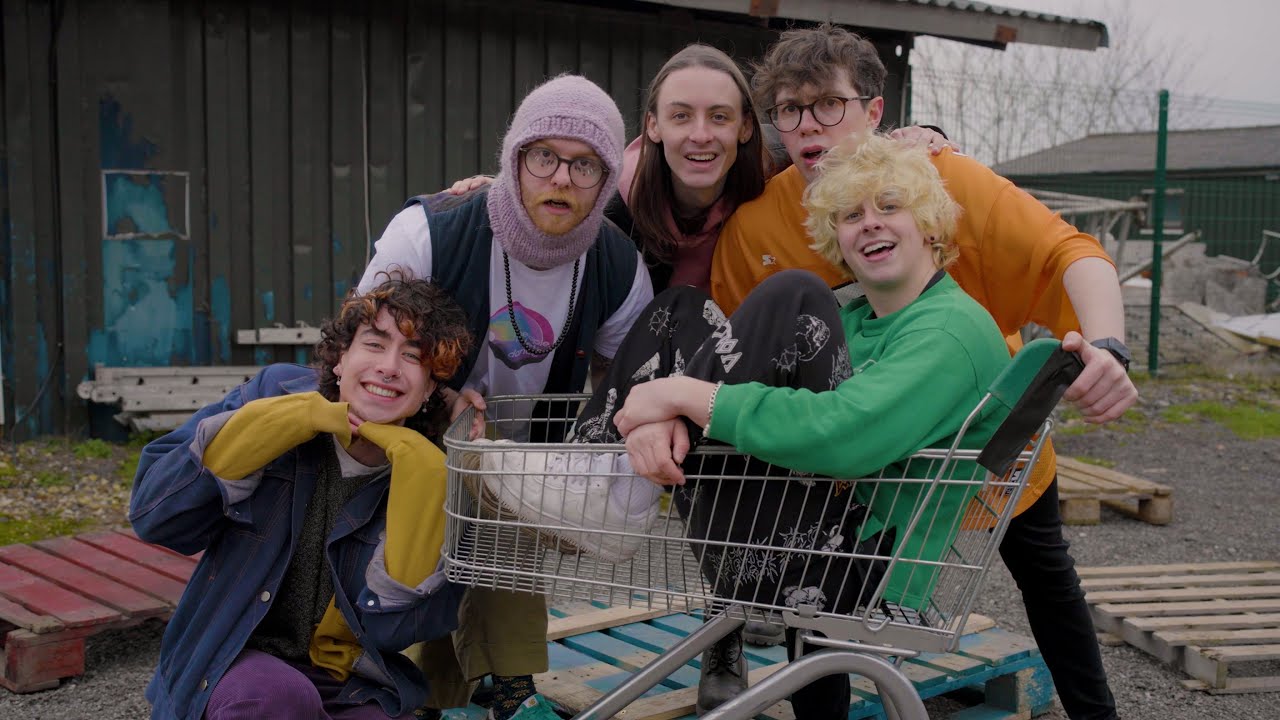 NOAHFINNCE & BEARS IN TREES - NO POINT PRETENDING (OFFICIAL MUSIC VIDEO