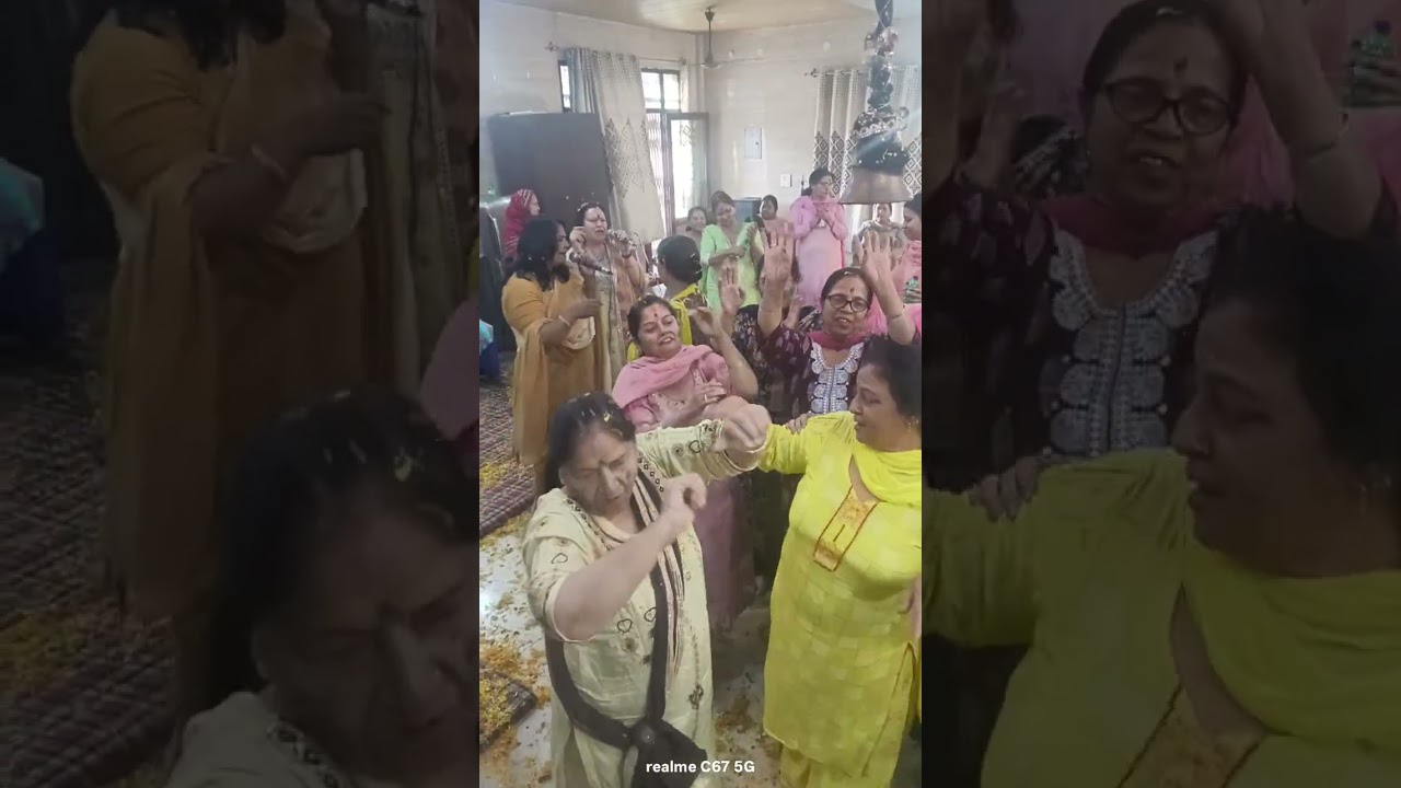 बुरा न मानो होली है 😊😊 राधे राधे 