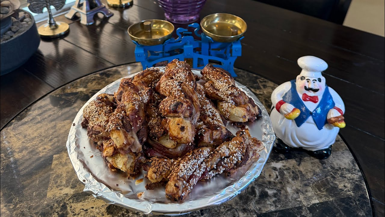 Crispy Nutella & Strawberry Puff Pastry Twists پیچ‌های خمیر هزارلا با نوتلا و توت‌فرنگی