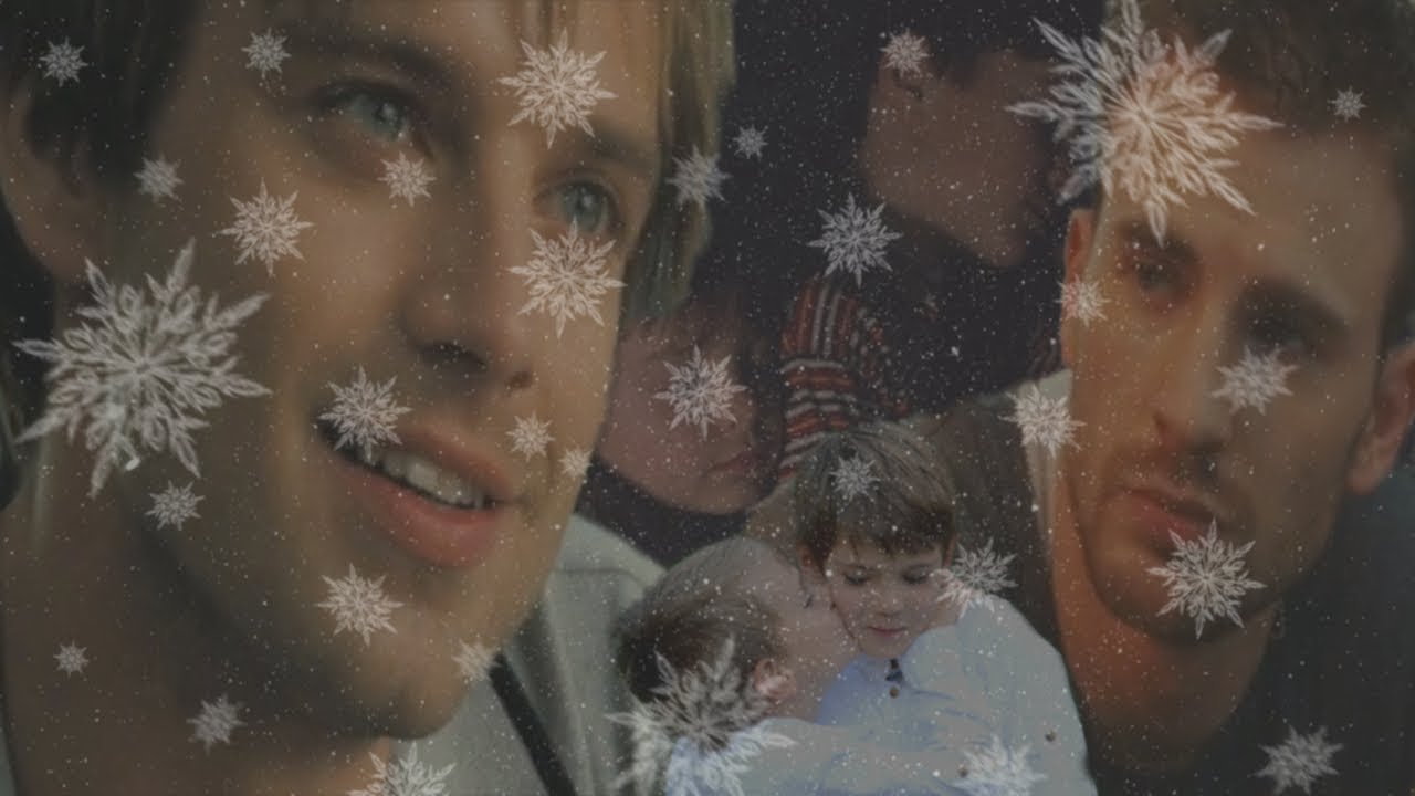Steve + Bucky – Stucky – AU – Alone on Christmas(prompt)