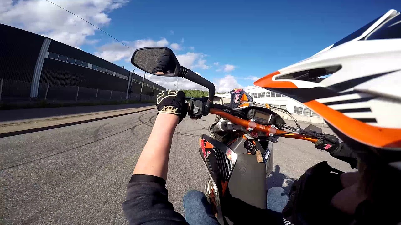 Ktm 690 smc Test Drive